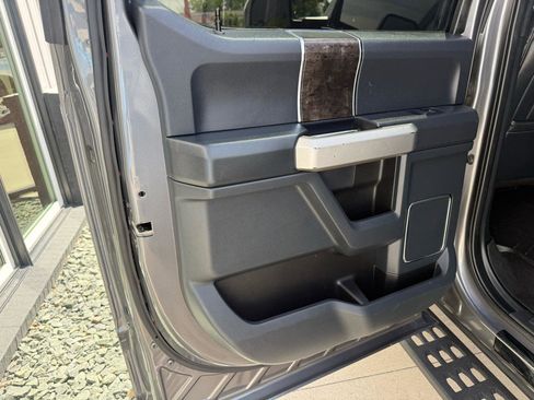 Used 2022 Ford F250 Lariat w/ Tremor Off-Road Package AWD/4WD image 14