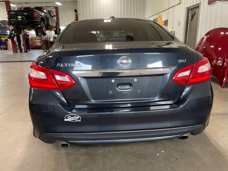 Used 2016 Nissan Altima 2.5 SV FWD image 6
