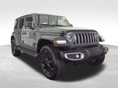 Used 2025 Jeep Wrangler Unlimited Sahara w/ Safety Group AWD/4WD image 2