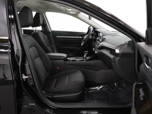 Used 2023 Nissan Altima 2.5 SV AWD/4WD image 11