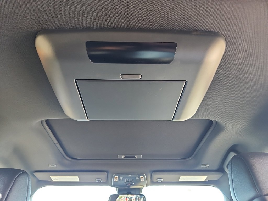 Used 2025 Toyota Sienna XLE Woodland Edition AWD/4WD image 33