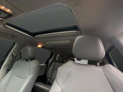 Used 2021 Toyota Sienna XLE w/ XLE Plus Package FWD image 12