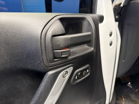 Used 2014 Jeep Wrangler Sport AWD/4WD image 11