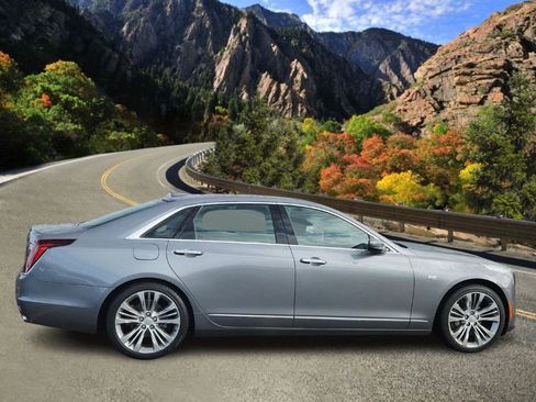 Used 2018 Cadillac CT6 Platinum image 2