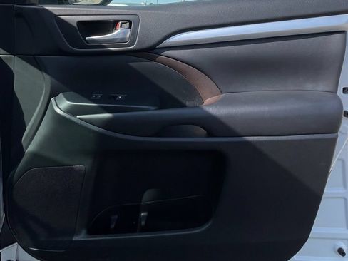 Used 2015 Toyota Highlander XLE AWD/4WD image 35