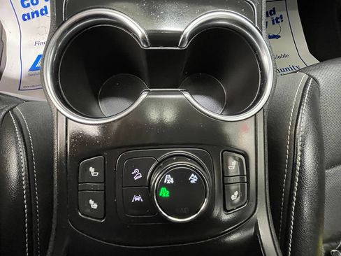 Used 2024 GMC Terrain SLT AWD/4WD image 22