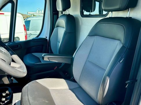 Used 2025 RAM ProMaster 2500 w/ Convenience Group image 8