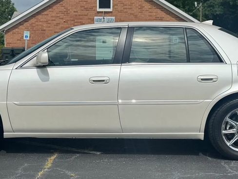 Used 2011 Cadillac DTS Luxury FWD image 4