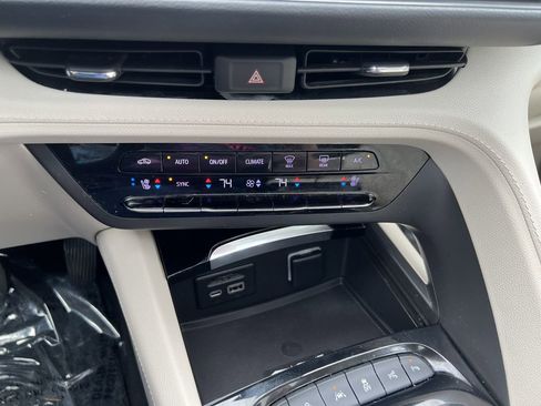 Used 2021 Buick Envision Avenir w/ Technology Package II image 12