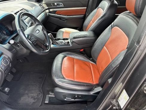 Used 2019 Ford Explorer XLT w/ Equipment Group 202A AWD/4WD image 10