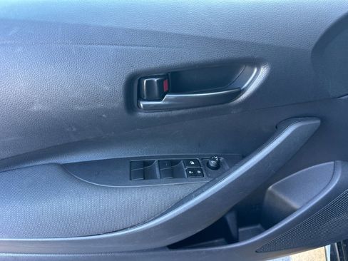 Used 2025 Toyota Corolla LE image 10