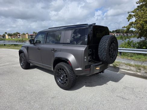 Used 2025 Land Rover Defender 110 AWD/4WD image 2