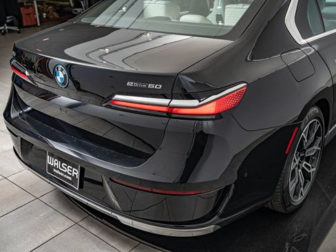 Used 2024 BMW i7 eDrive50 RWD image 16