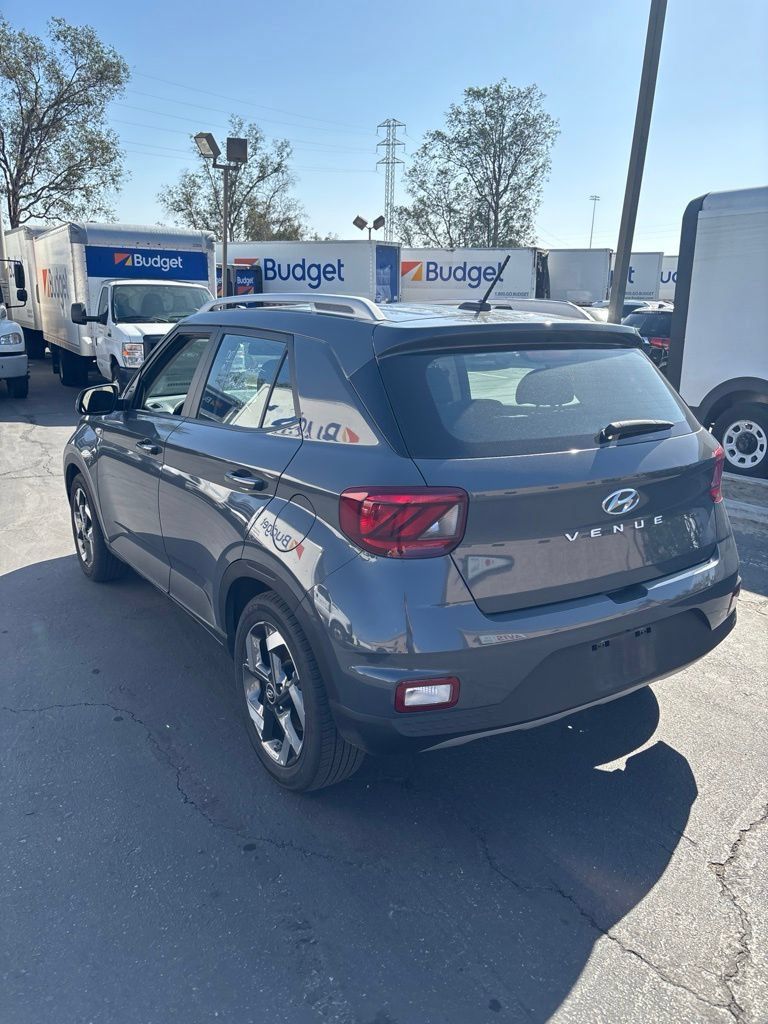 Used 2025 Hyundai Venue SEL FWD image 6