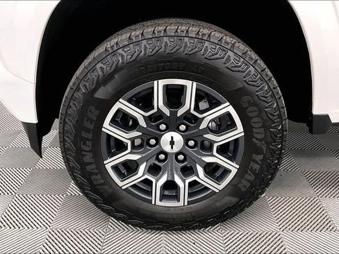 Used 2025 Chevrolet Colorado Z71 image 10