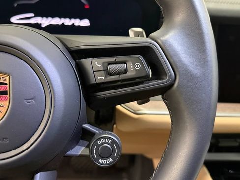 Certified 2026 Porsche Cayenne E-Hybrid AWD/4WD image 18