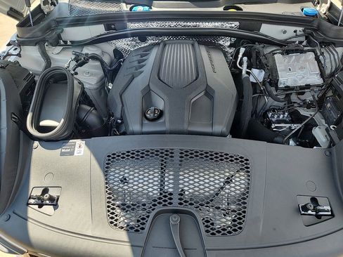 New 2026 Porsche Macan image 22