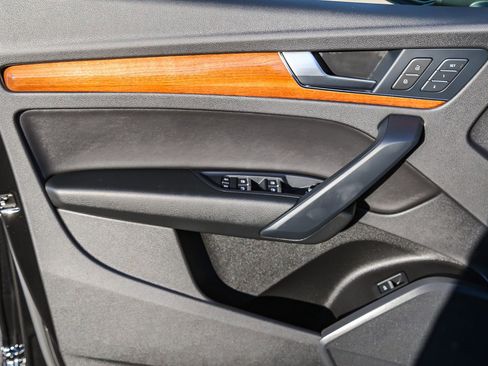 Used 2023 Audi Q5 2.0T Premium w/ Convenience Package image 24