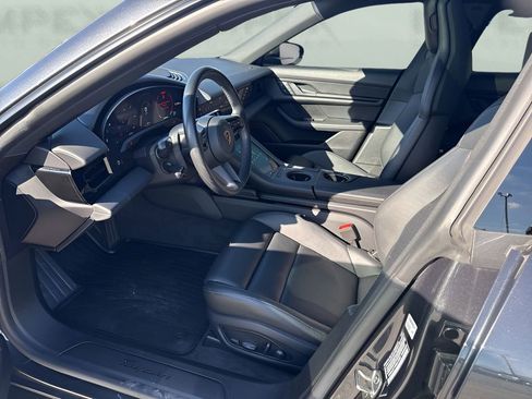 Used 2022 Porsche Taycan image 9