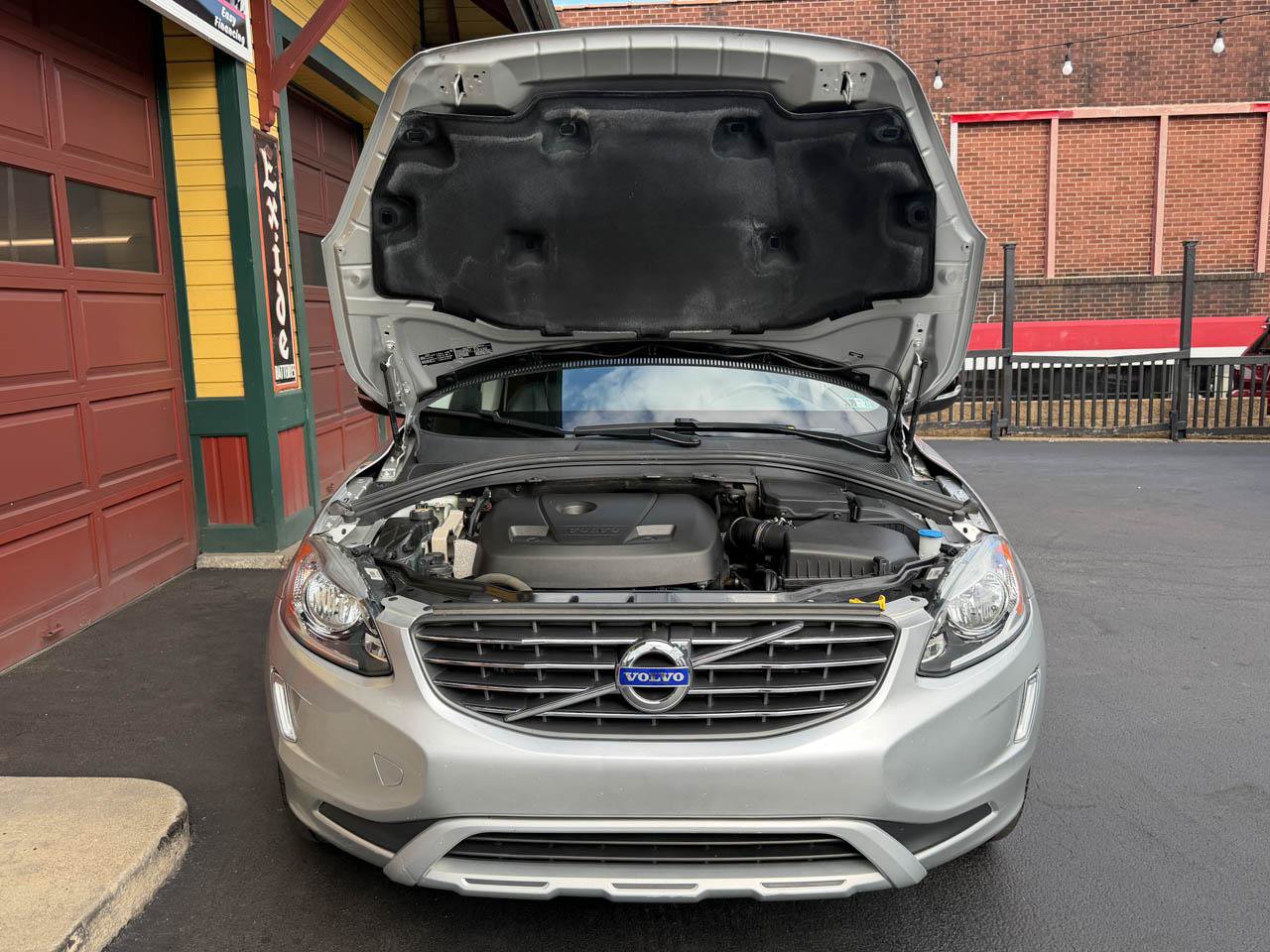 Used 2017 Volvo XC60 T5 Dynamic w/ Protection Package AWD/4WD image 27