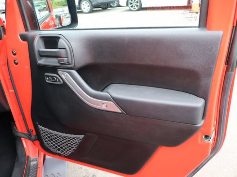 Used 2013 Jeep Wrangler Unlimited Sahara w/ Connectivity Group AWD/4WD image 11