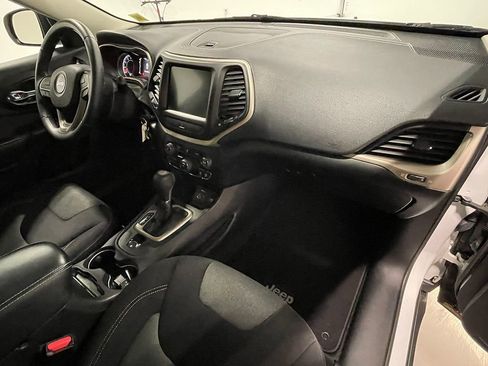 Used 2014 Jeep Cherokee Latitude image 25