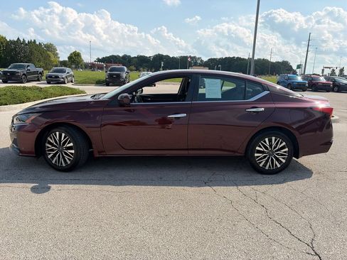 Used 2024 Nissan Altima 2.5 SV w/ SV Premium Package FWD image 4
