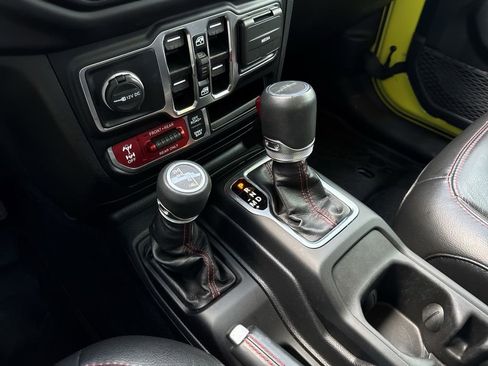 Used 2023 Jeep Gladiator Rubicon AWD/4WD image 10