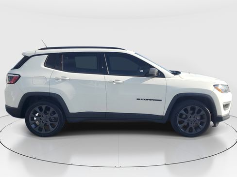 Used 2021 Jeep Compass Latitude FWD image 2