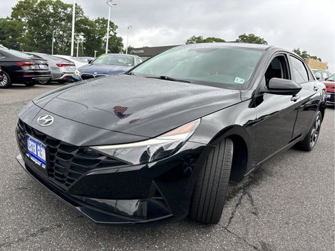 Used 2023 Hyundai Elantra SEL w/ Convenience Package FWD image 5