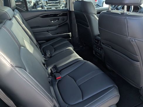 Used 2025 Honda Pilot Touring image 24