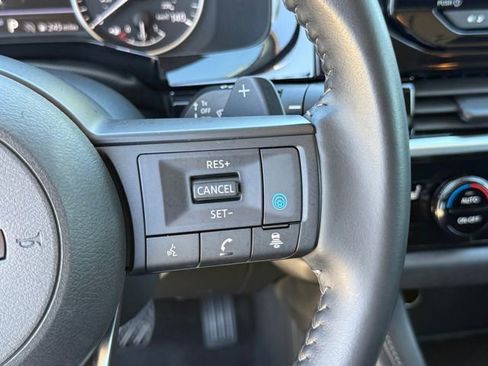 Used 2025 Nissan Pathfinder SV FWD image 19