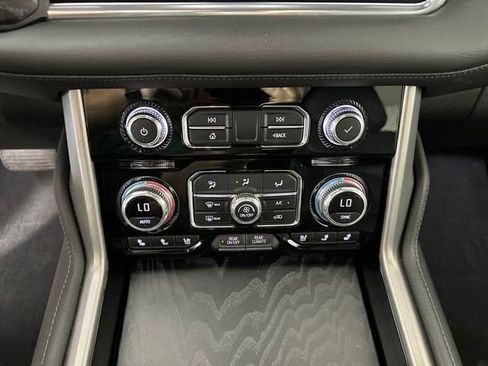 Used 2021 GMC Yukon Denali w/ Denali Premium Package image 23
