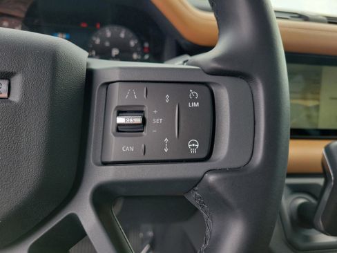 Used 2024 Land Rover Defender 110 X-Dynamic SE image 10