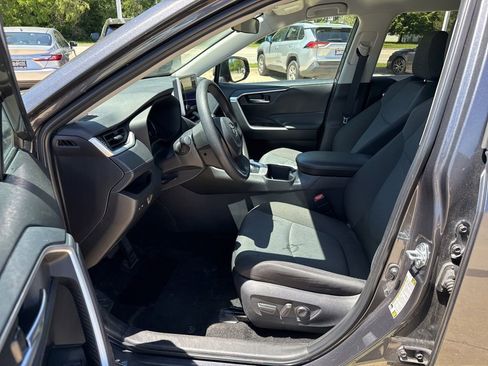 Used 2025 Toyota RAV4 XLE AWD/4WD image 14
