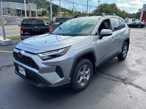Used 2024 Toyota RAV4 LE AWD/4WD image 3
