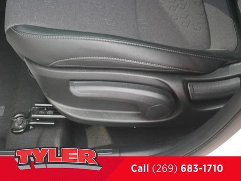 Used 2025 Kia Seltos S AWD/4WD image 21
