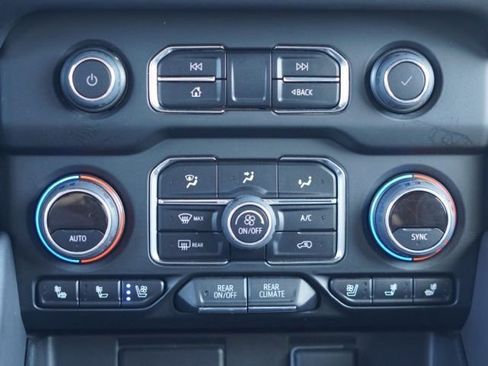 Used 2023 Chevrolet Suburban Premier image 27