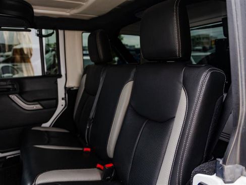 Used 2018 Jeep Wrangler Unlimited Sport S AWD/4WD image 40
