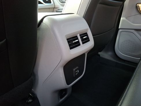 Certified 2022 GMC Terrain SLT AWD/4WD image 11