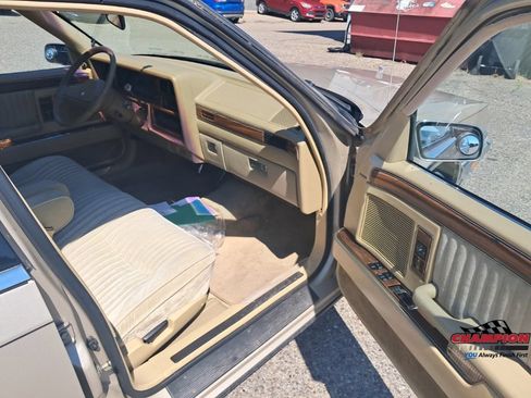 Used 1989 Chrysler New Yorker FWD image 14