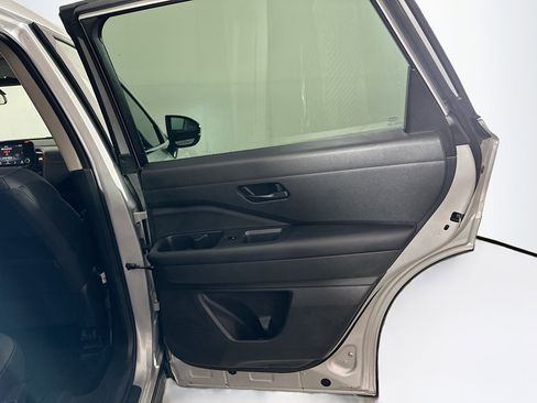 Used 2025 Nissan Pathfinder SV image 31