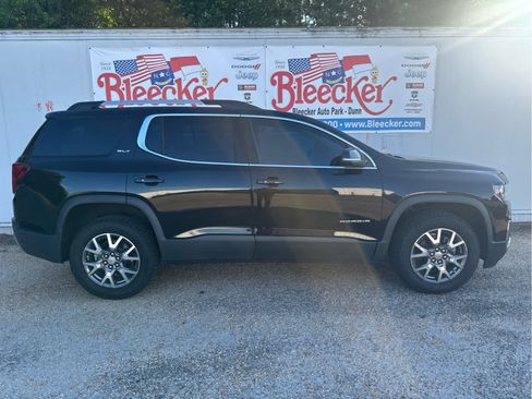 Used 2023 GMC Acadia SLT FWD image 2