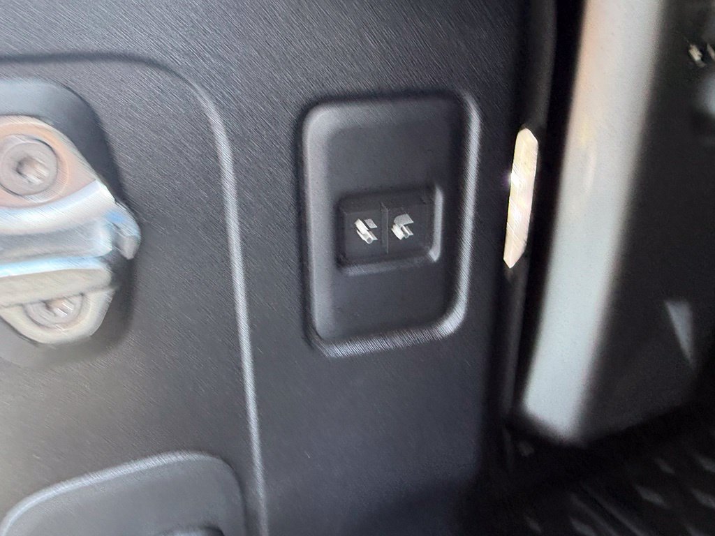 Used 2025 Land Rover Defender 110 AWD/4WD image 14