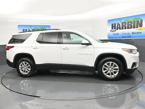 Used 2021 Chevrolet Traverse LT FWD image 7