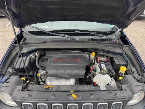 Used 2016 Jeep Renegade Latitude image 18