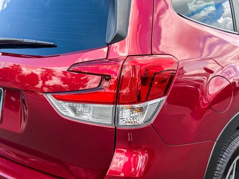 Used 2019 Subaru Forester Premium AWD/4WD image 8