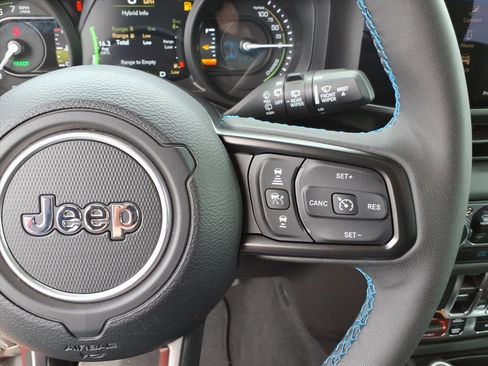 Used 2025 Jeep Wrangler Rubicon w/ Safety Group image 20