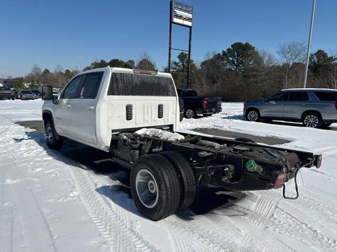 Used 2023 Chevrolet Silverado 3500 LT w/ Remote Start Package image 4