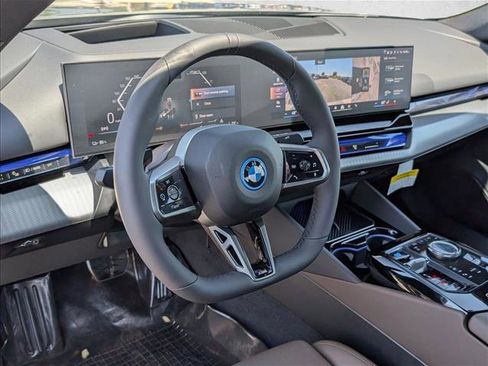 New 2026 BMW i5 eDrive40 w/ M Sport Package RWD image 3